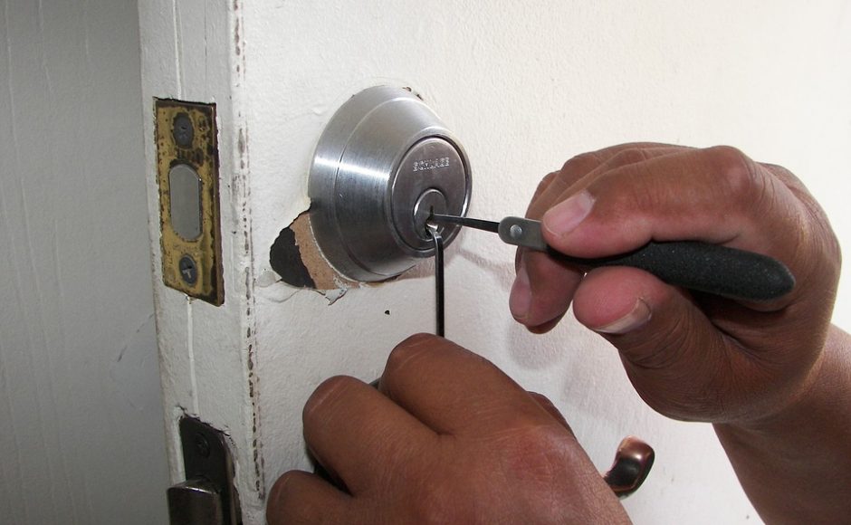 How to Choose A Locksmith After You’ve Locked Yourself Out