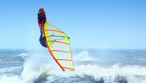 7 Types of Water Sports for Summer Vacations