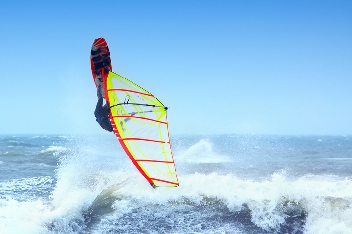 7 Types of Water Sports for Summer Vacations