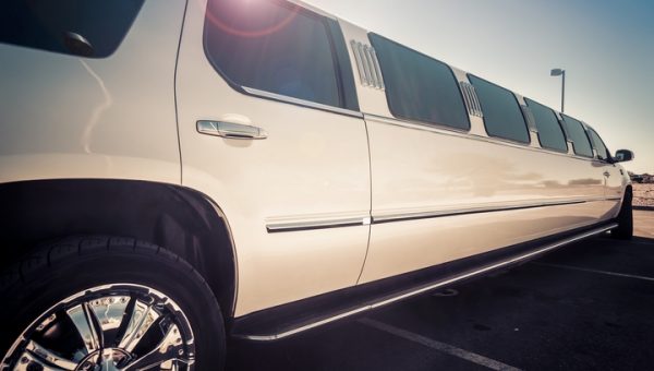 4 Benefits Of Hiring A Limousine For Your Wedding